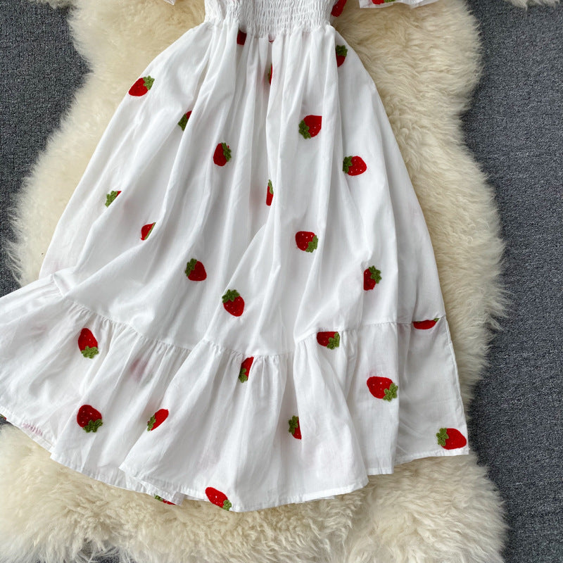 Small Sweet Girl Wears a Western Style Square Neck Elastic Slim Embroidery Dress Summer